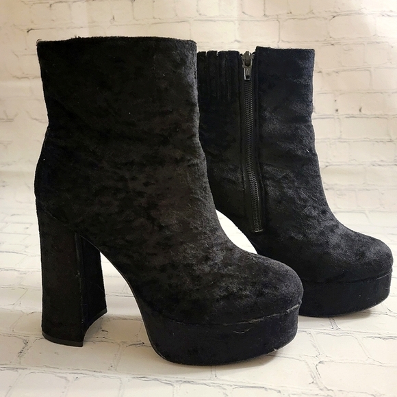 Vintage 90's Classified Black Velvet Platform Zip Boots Size 6 - Picture 1 of 8
